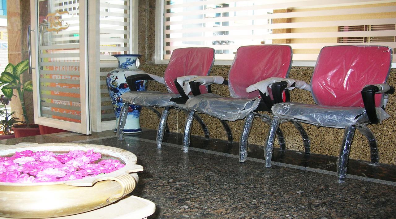 Athidhi Residency Hotel Тирупати Екстериор снимка