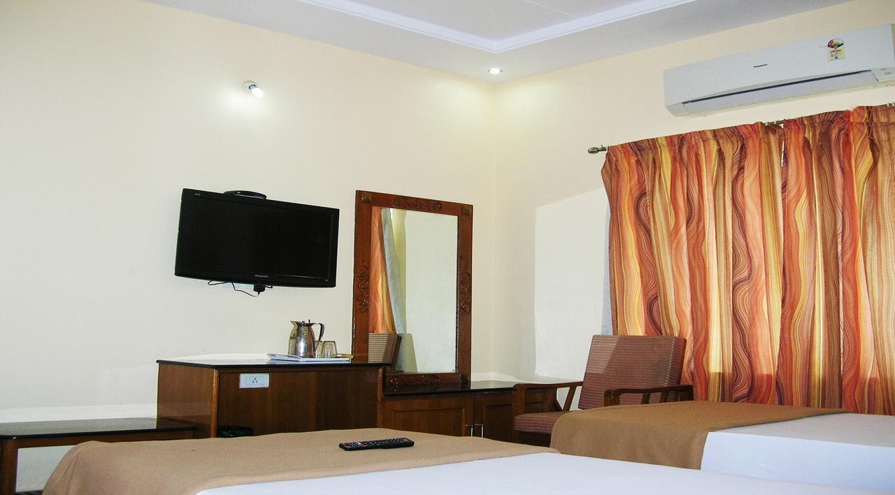Athidhi Residency Hotel Тирупати Екстериор снимка