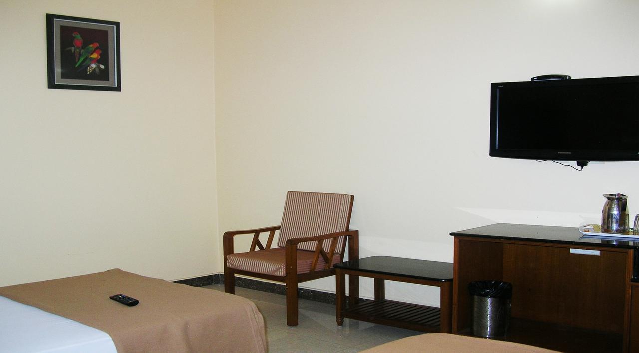 Athidhi Residency Hotel Тирупати Екстериор снимка