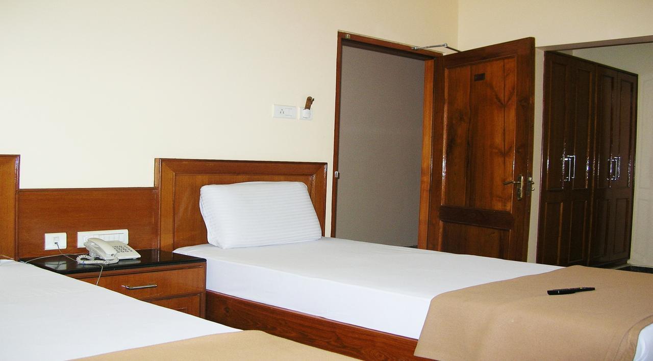 Athidhi Residency Hotel Тирупати Екстериор снимка