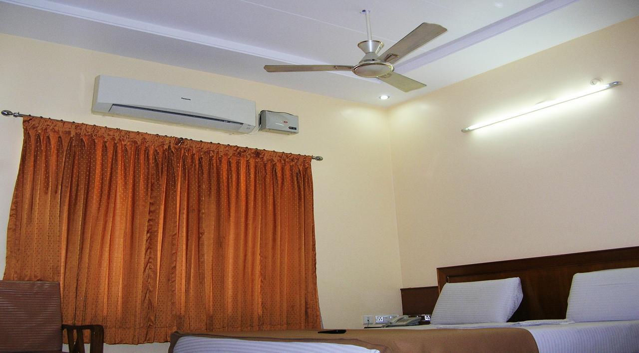 Athidhi Residency Hotel Тирупати Екстериор снимка