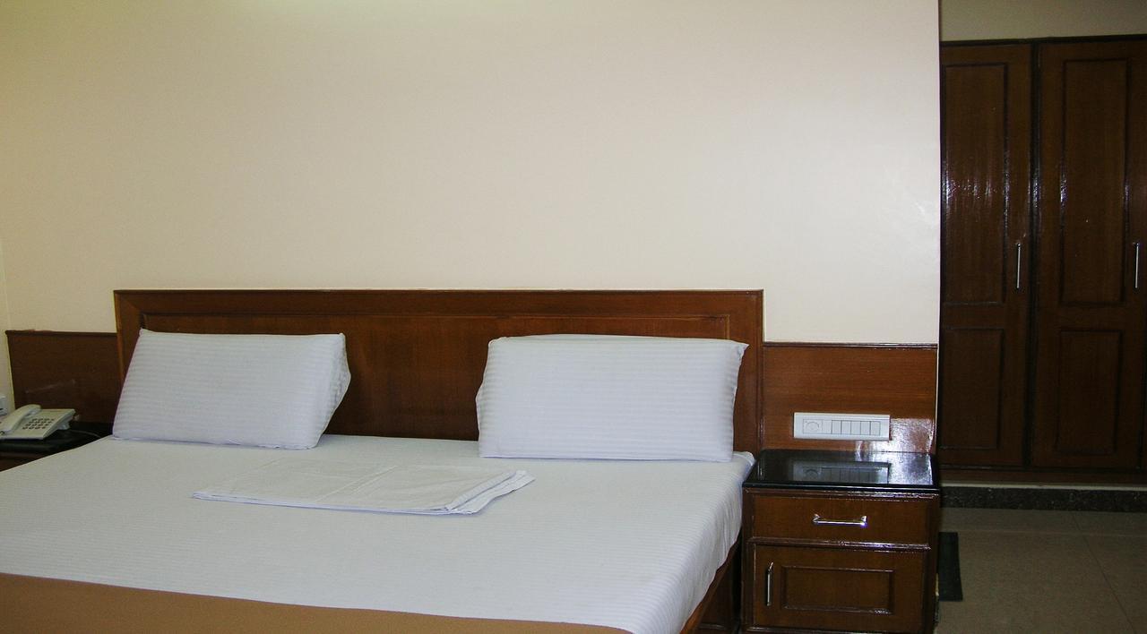 Athidhi Residency Hotel Тирупати Екстериор снимка