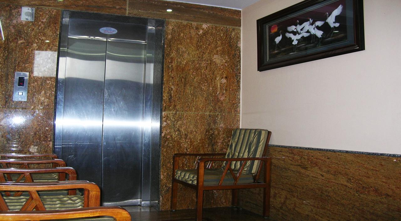 Athidhi Residency Hotel Тирупати Екстериор снимка
