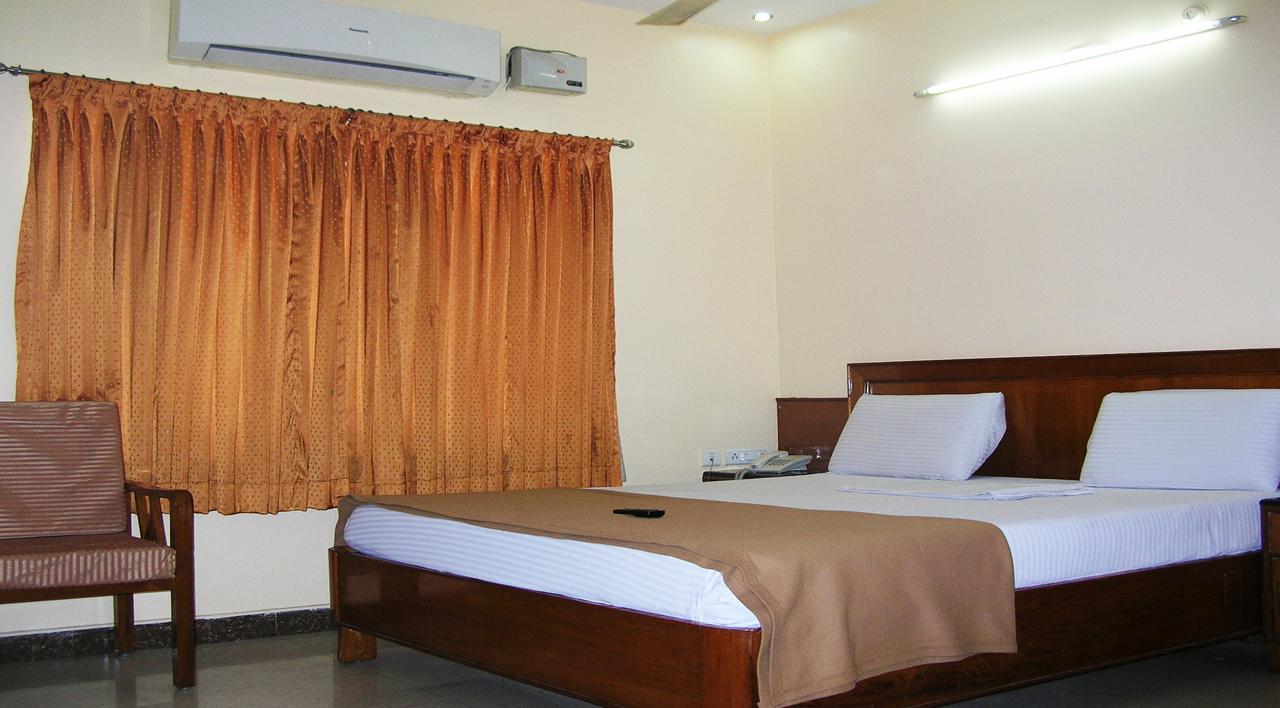 Athidhi Residency Hotel Тирупати Екстериор снимка