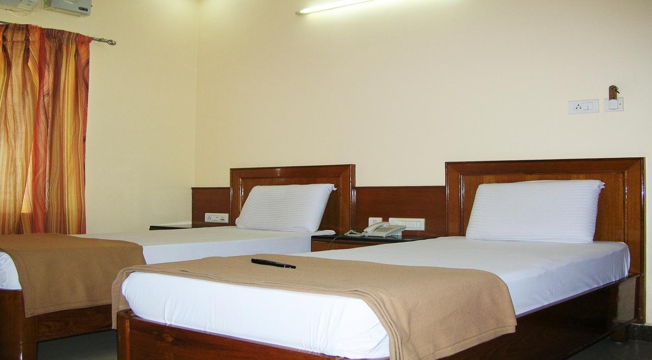 Athidhi Residency Hotel Тирупати Екстериор снимка