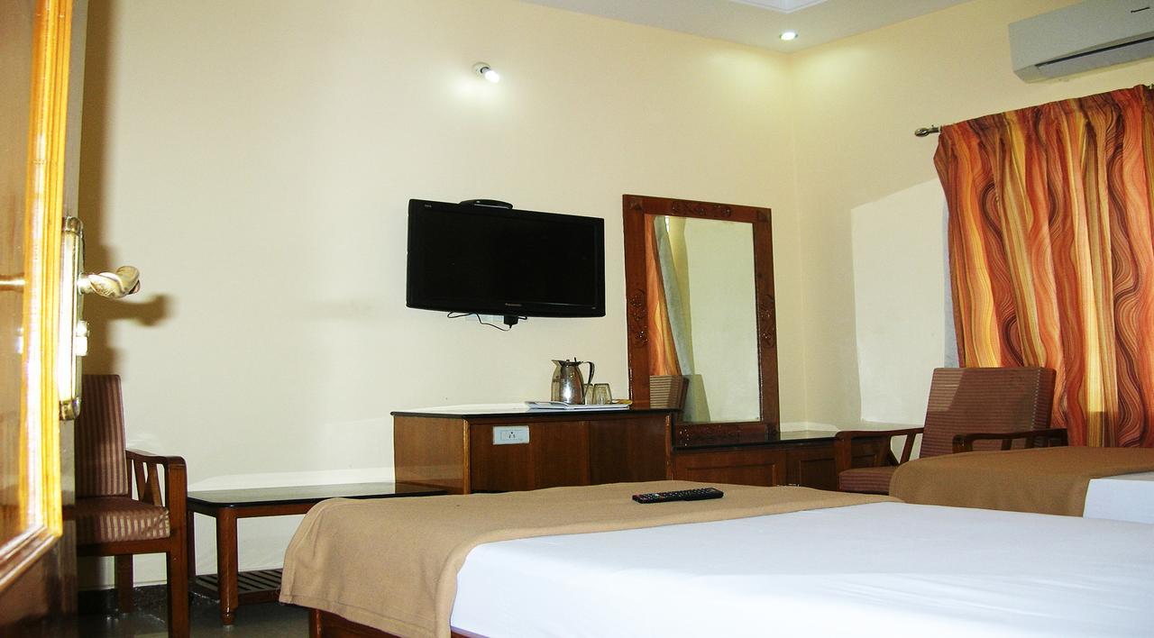 Athidhi Residency Hotel Тирупати Екстериор снимка