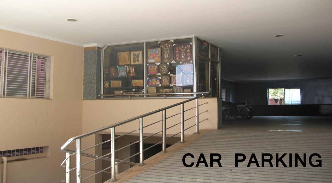 Athidhi Residency Hotel Тирупати Екстериор снимка