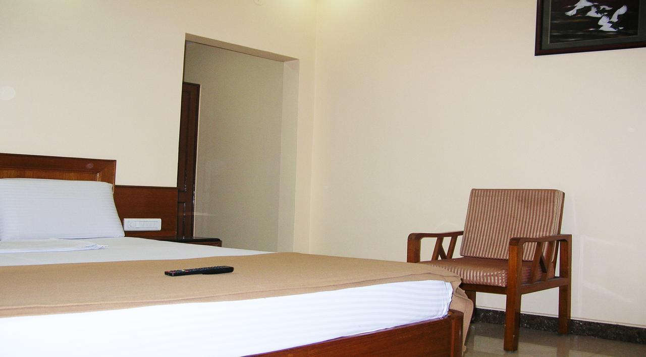Athidhi Residency Hotel Тирупати Екстериор снимка