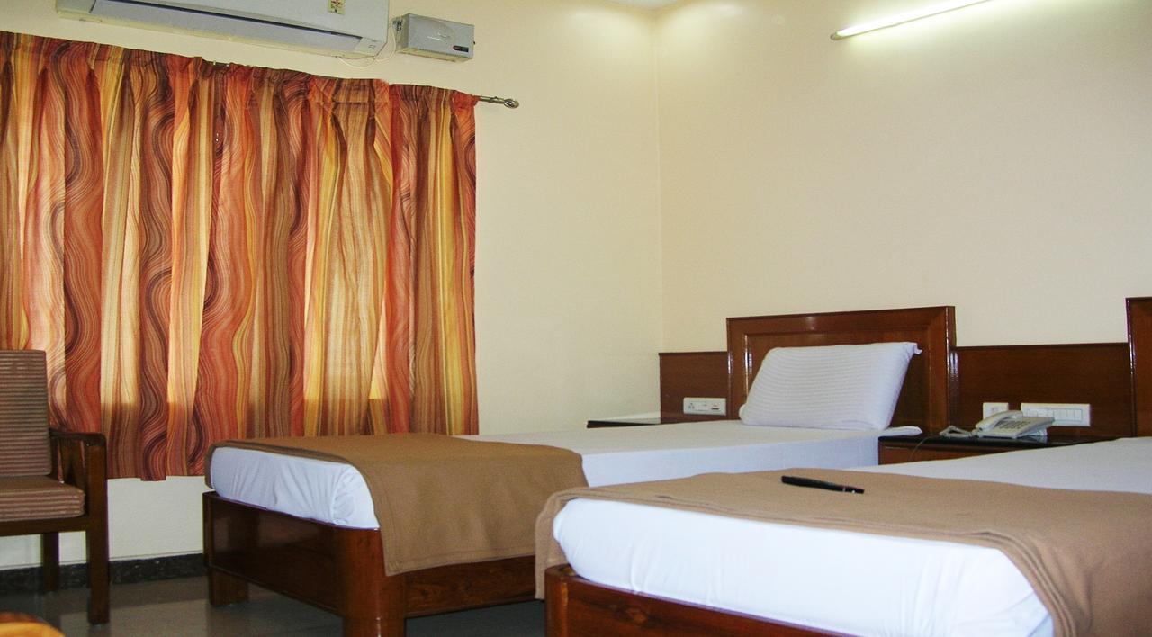 Athidhi Residency Hotel Тирупати Екстериор снимка